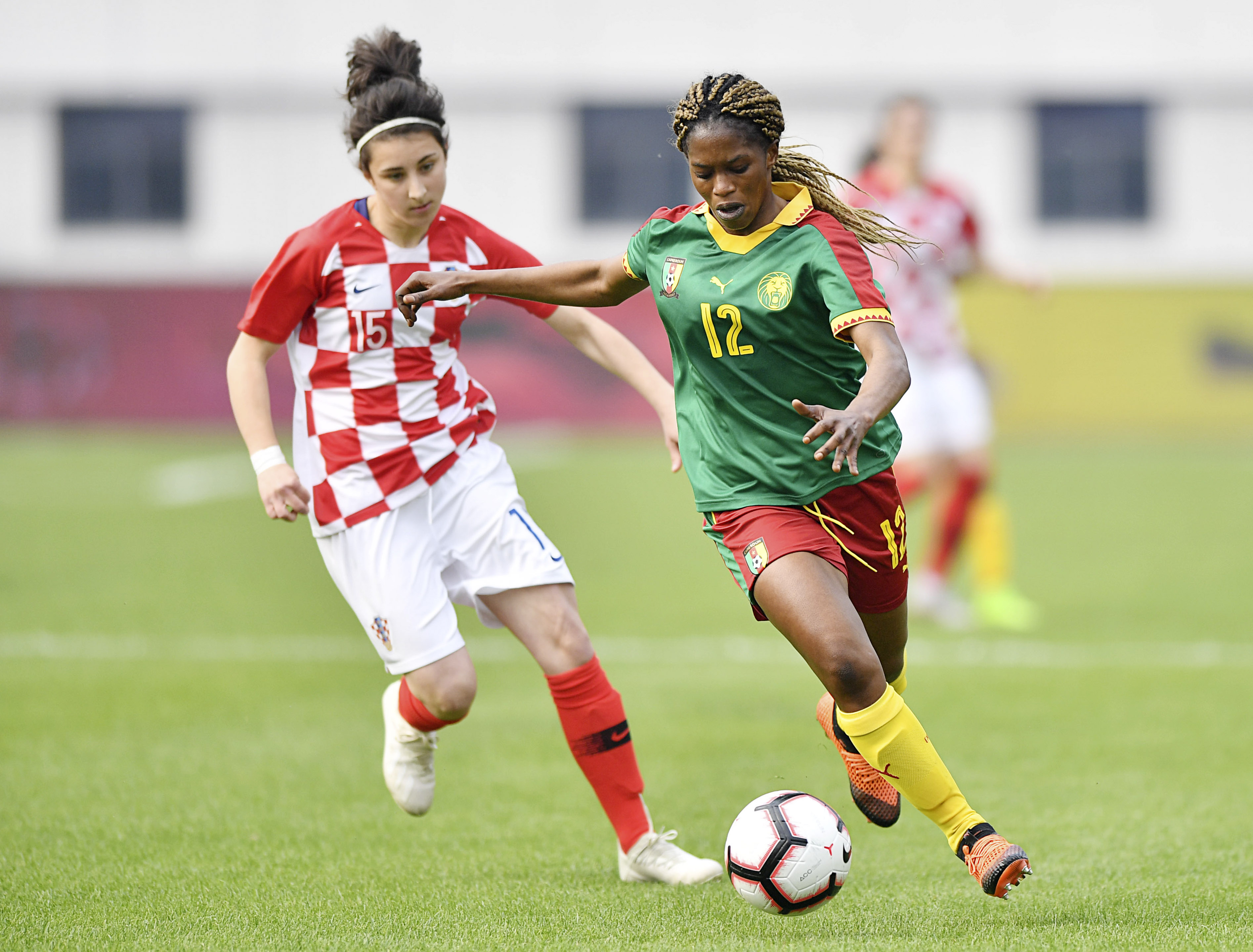 加拿大女足战胜喀麦隆，晋级十六强赛的简单介绍