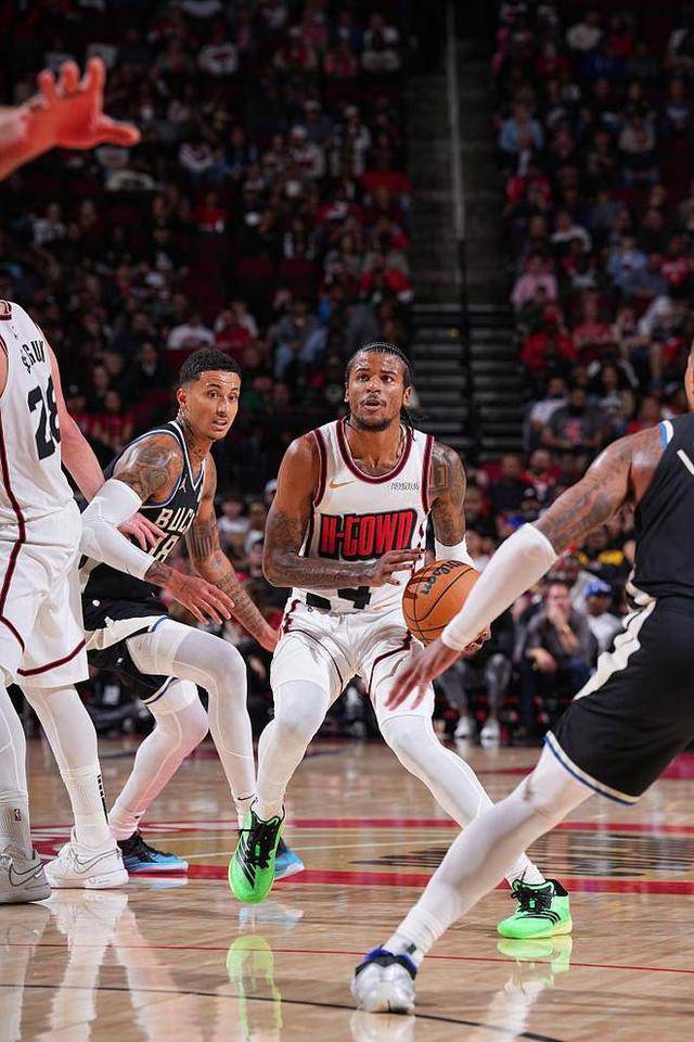 九游娱乐app下载-雄鹿队锋线奏效，逆转终结客场连败