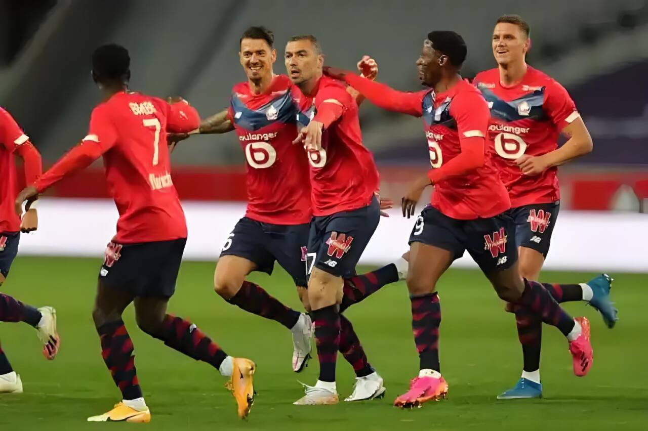 里尔在主场击败对手，稳固前四地位的简单介绍