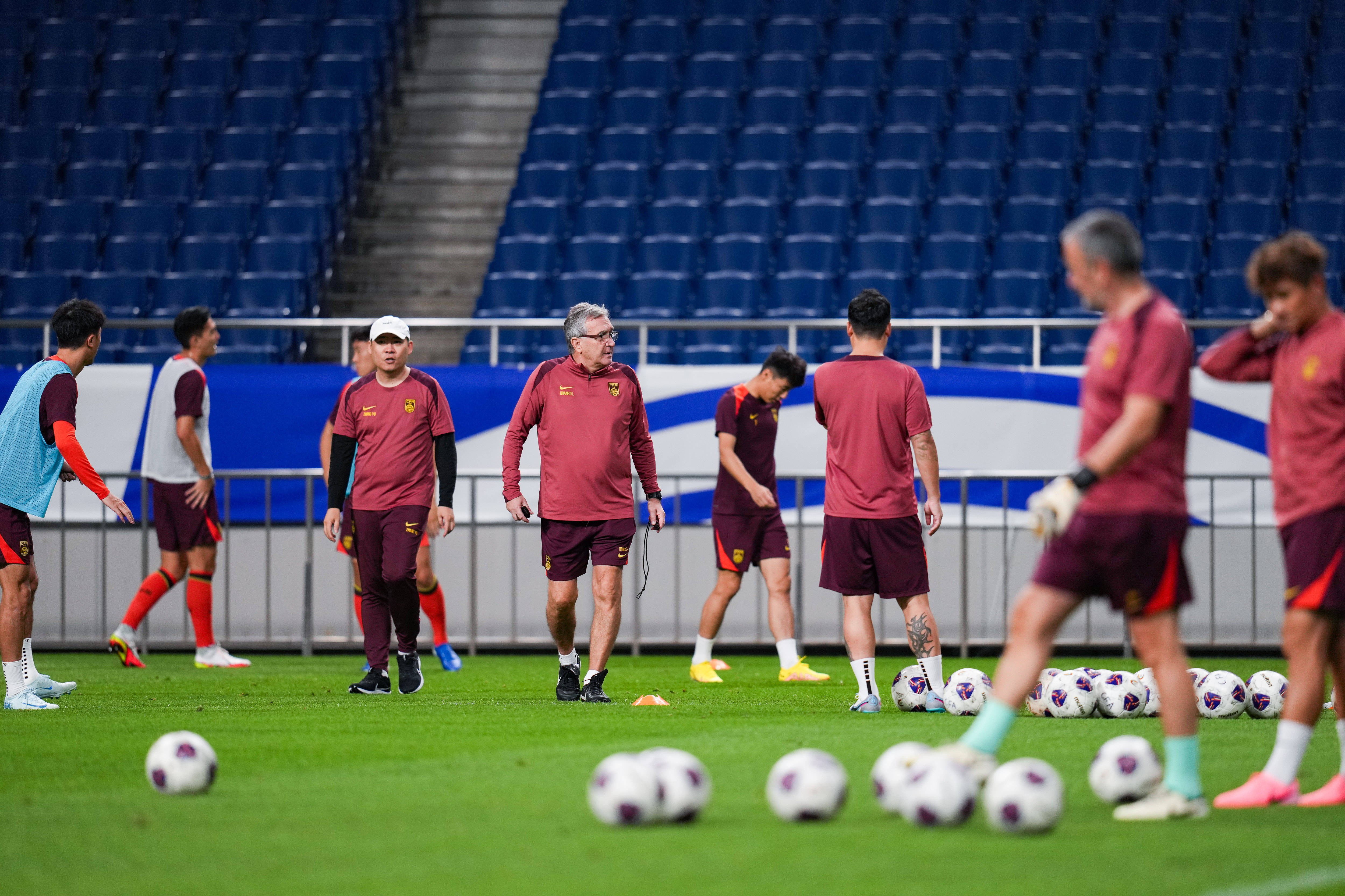 日本与美国交锋比赛激烈 日本与美国交锋比赛激烈