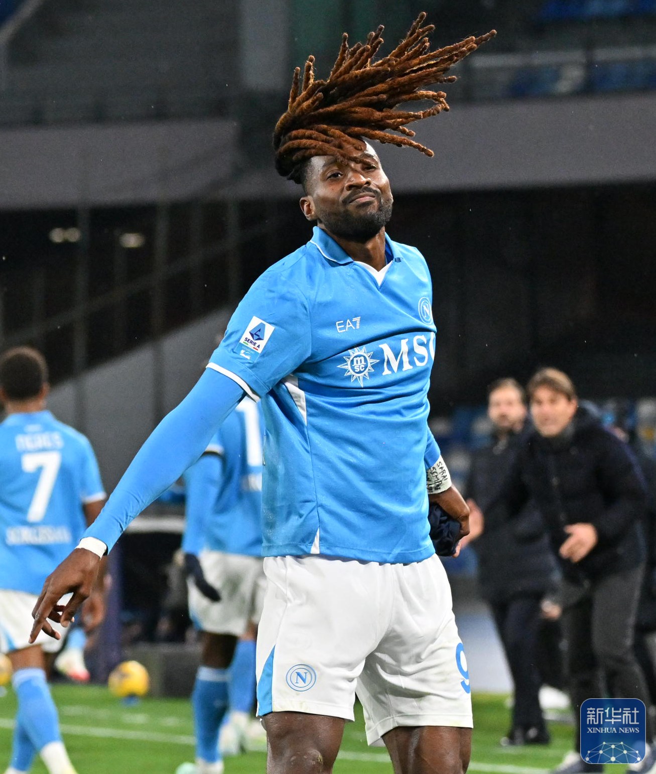 那不勒斯新签约球员正式亮相