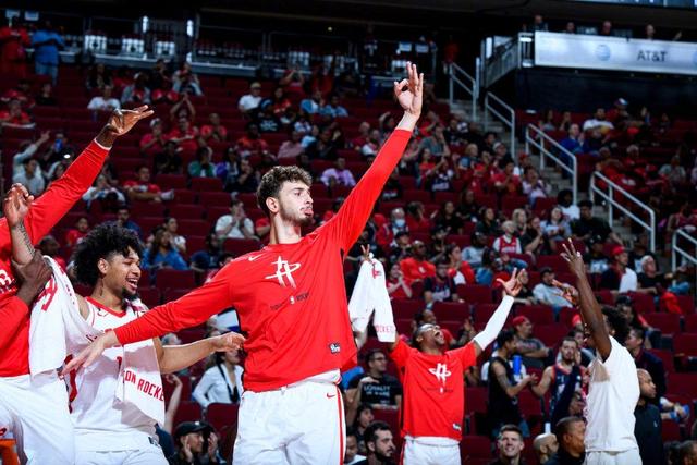 一球定胜负？场上战况白热化，长度个字