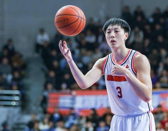 广东队大获全胜，轻取湖南男篮