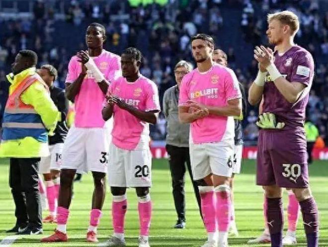 南安普顿客场告捷,反超对手 南安普顿客场告捷,反超对手