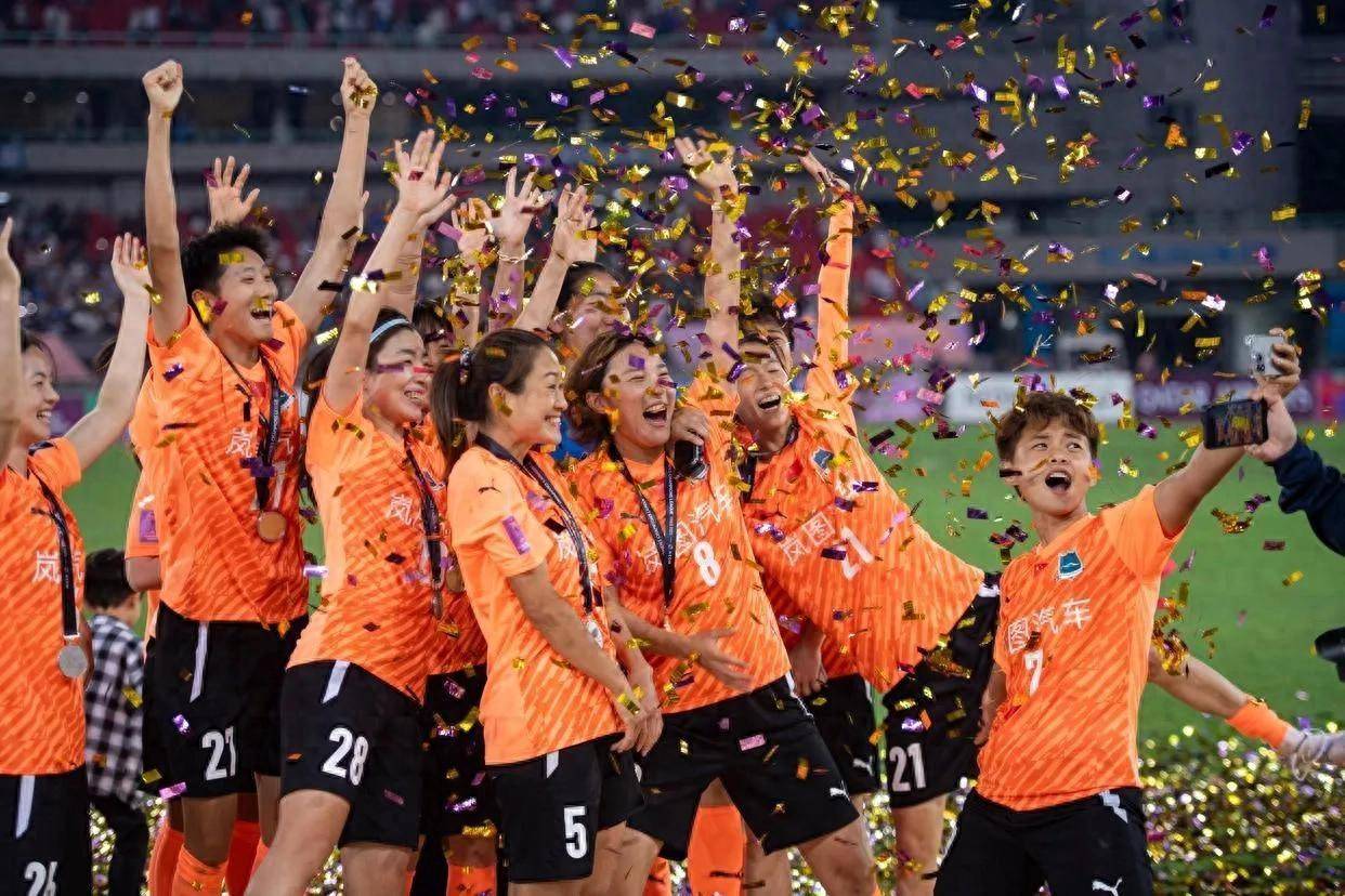 九游娱乐官方-大洋洲女足队员凭借实力，获得胜利