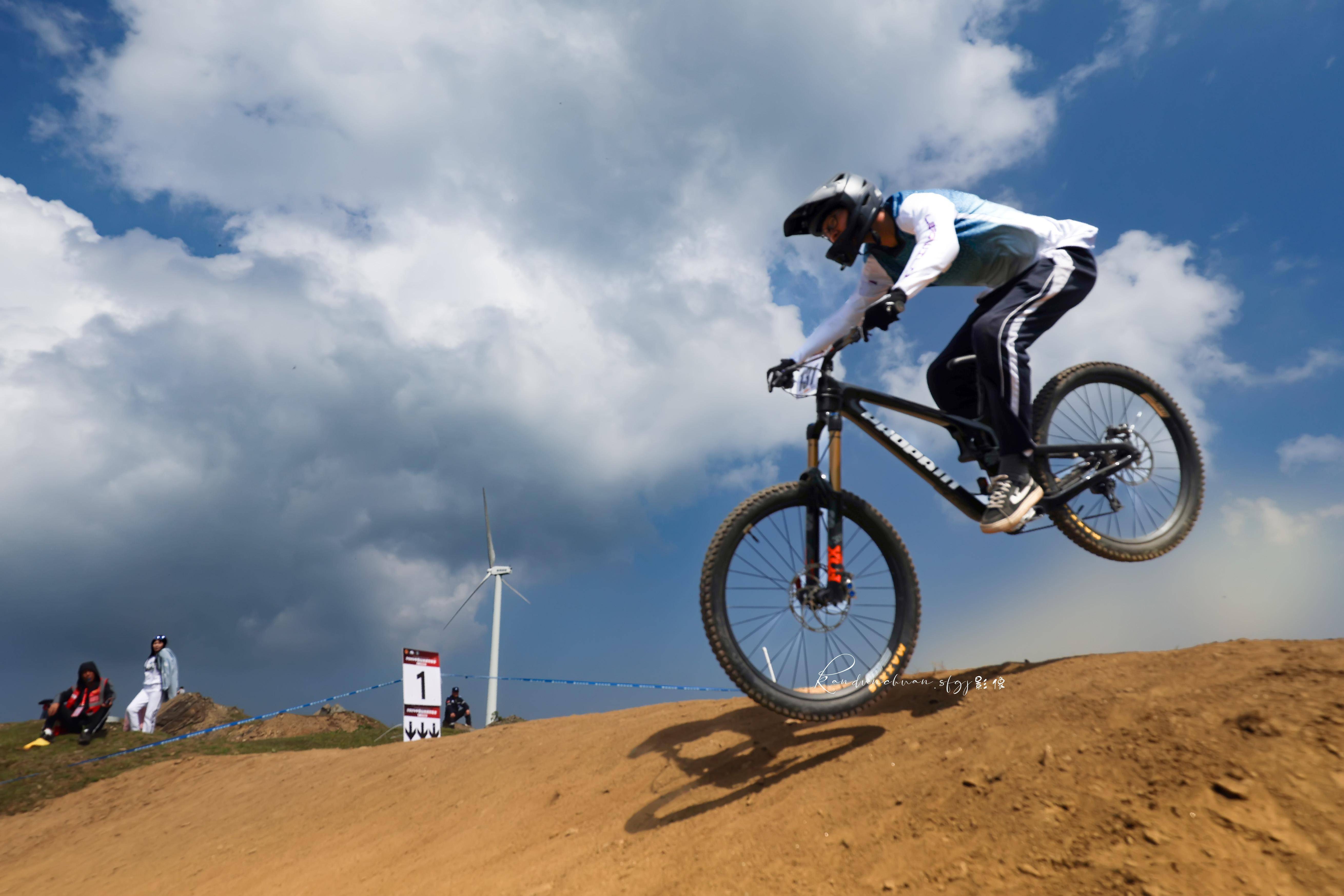 九游娱乐网页-中国自行车选手速度惊人,实现突破的简单介绍