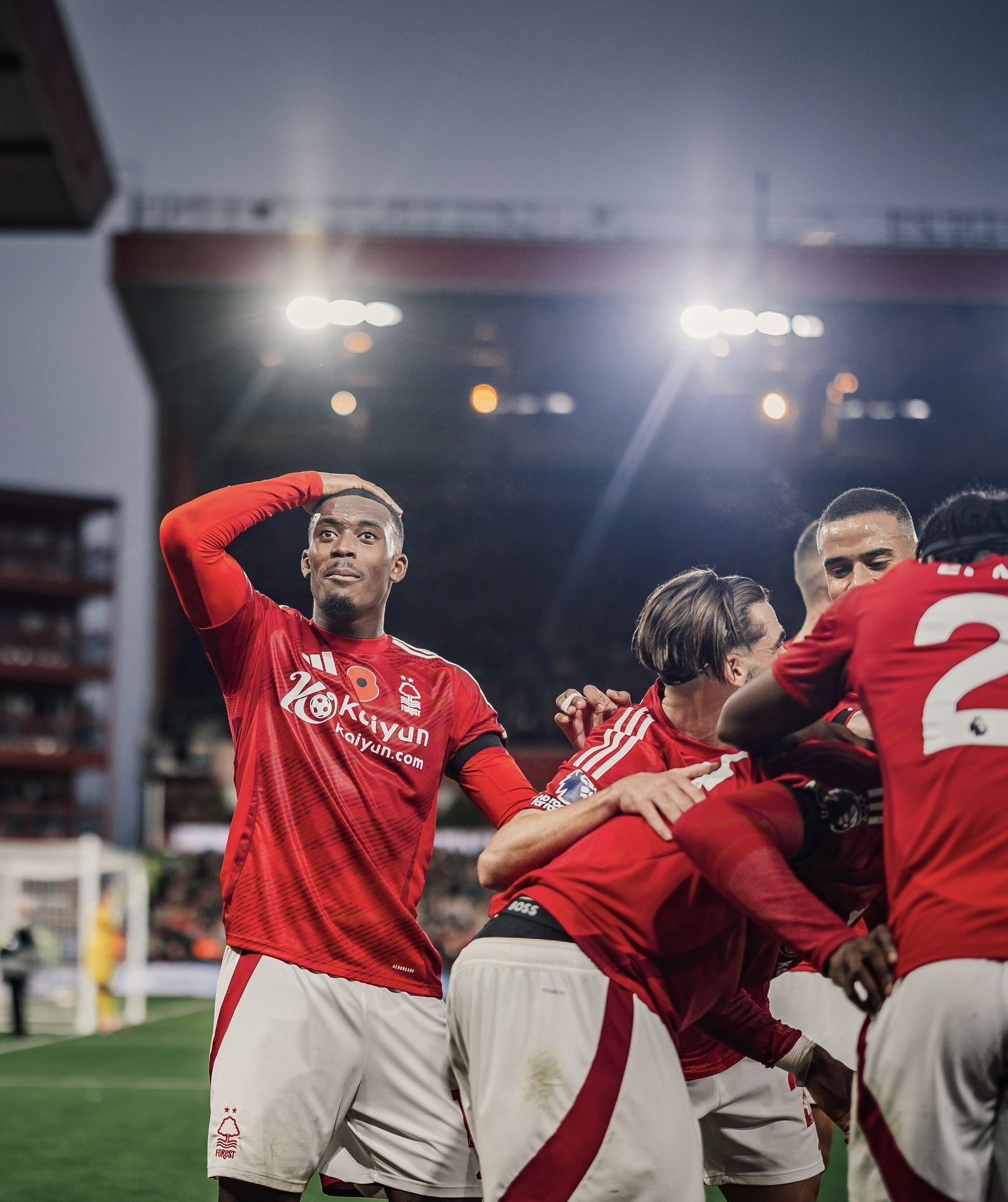 西汉姆联主场大胜南安普顿,继续保持胜利势头 西汉姆联主场大胜南安普顿,继续保持胜利势头