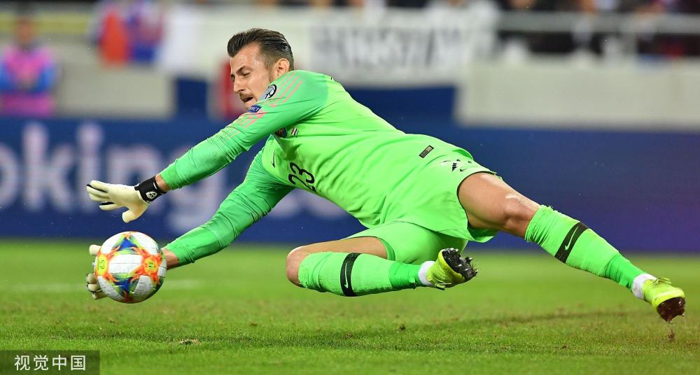 比利时队客场胜克罗地亚，欧预赛积分榜稳居榜首