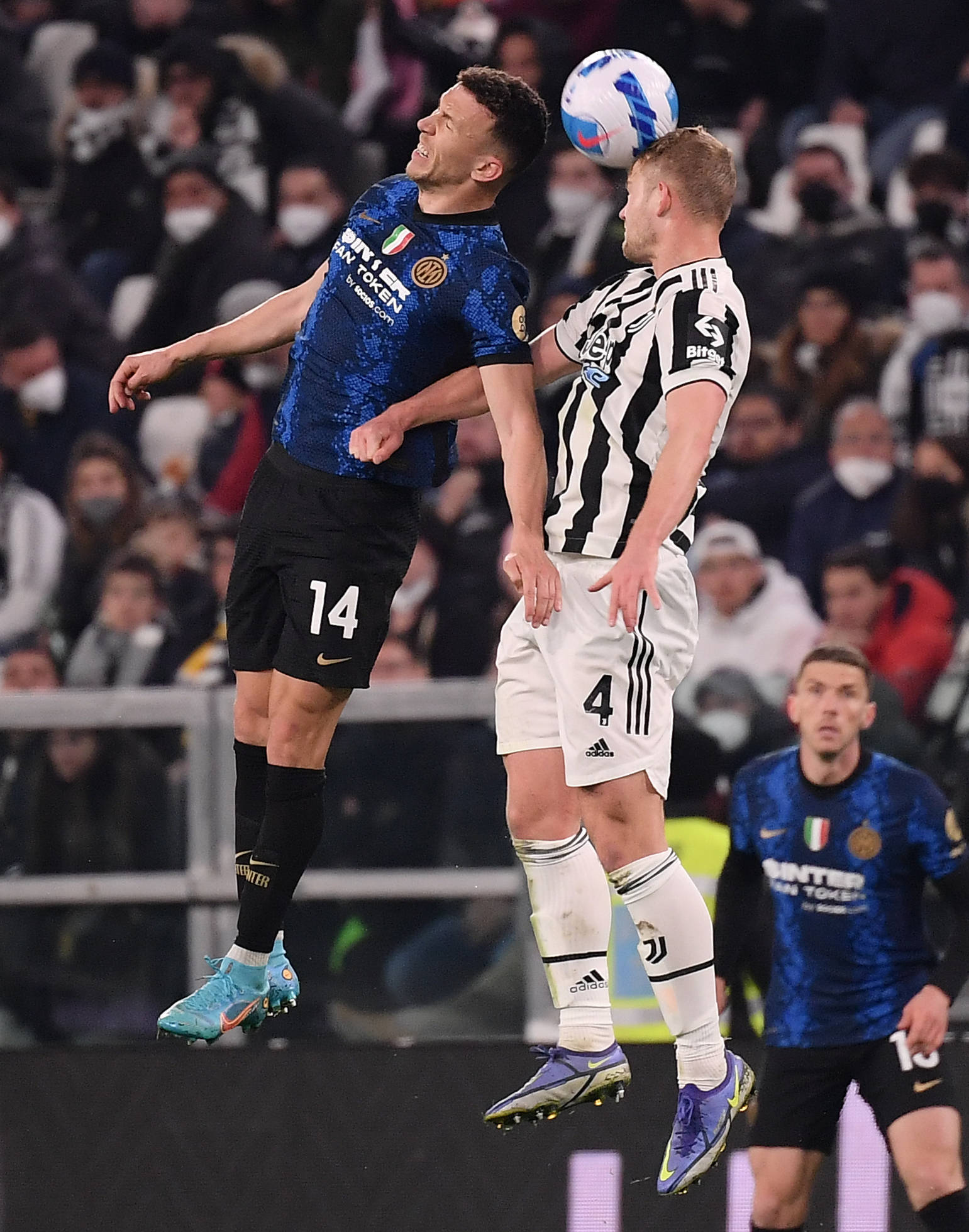 九游VIP-欧洲豪门在足球场上交锋,谁能笑到最后