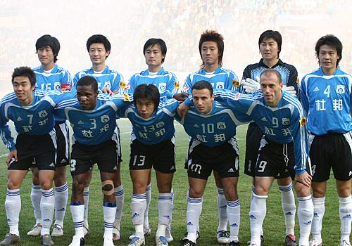 里尔临时教练施展战术，球队获得亚冠资格