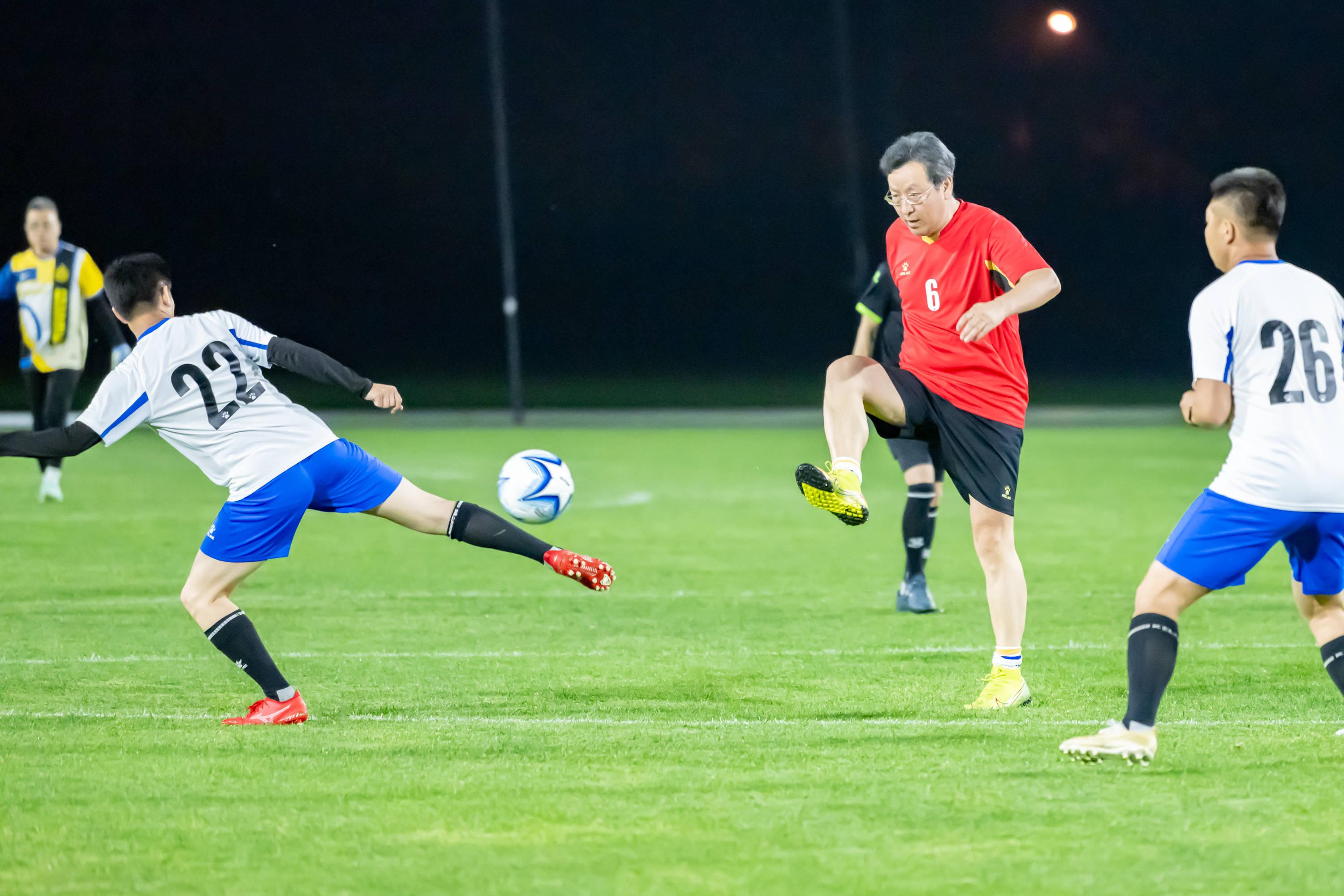 九游娱乐网站-足球盛宴火热进行，比赛场面精彩绝伦