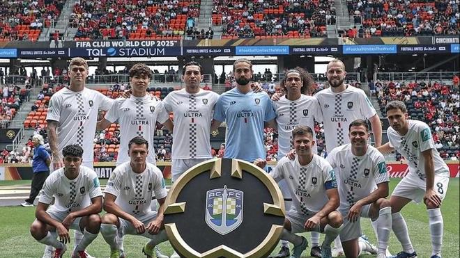 拜仁慕尼黑前锋大放异彩,助球队豪取一胜 拜仁慕尼黑前锋大放异彩,助球队豪取一胜