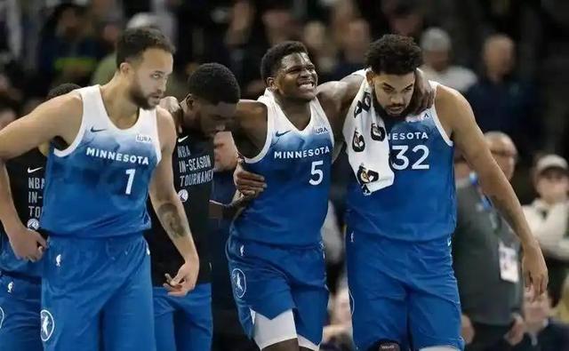 勇士队主场完胜对手，取得赛季正面开局