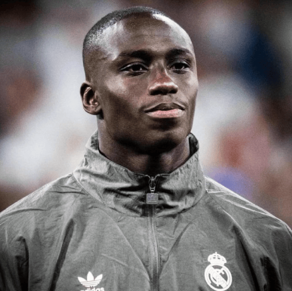 九游体育官方入口-皇马后卫受伤,下场比赛或无法上阵的简单介绍