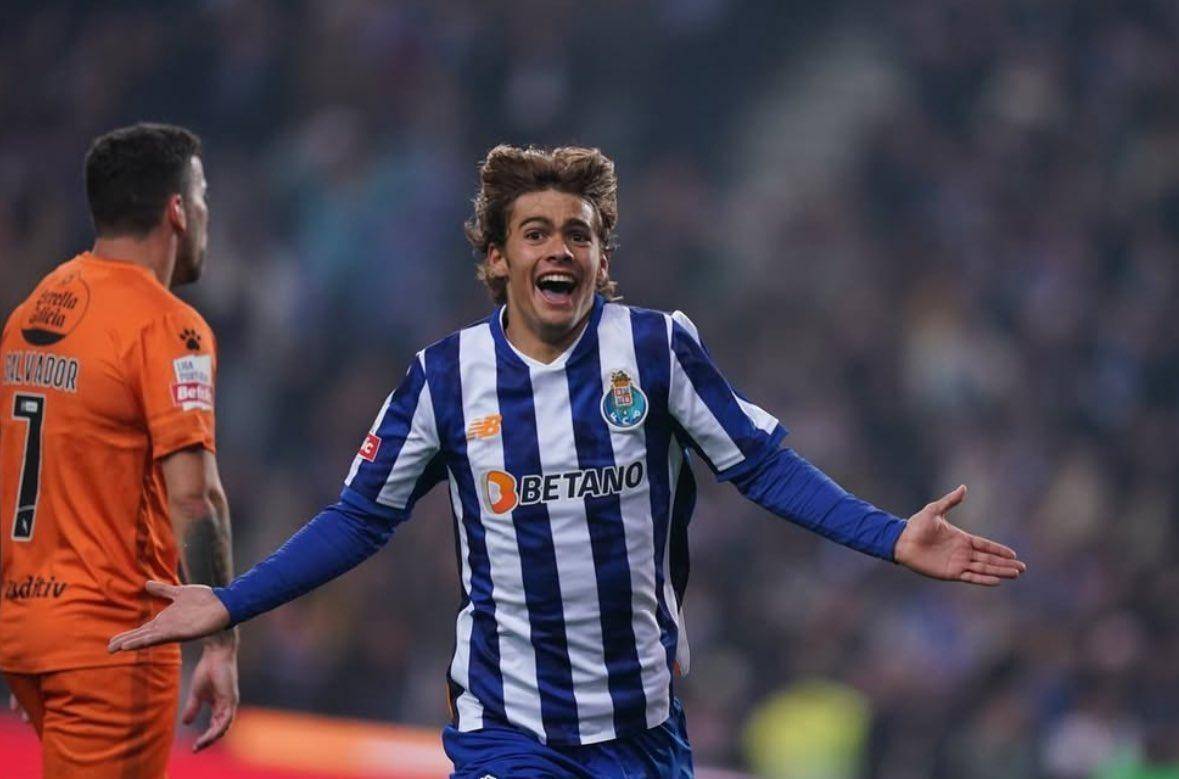 九游娱乐首页-波尔图在精彩比赛中击败对手,获得胜利!