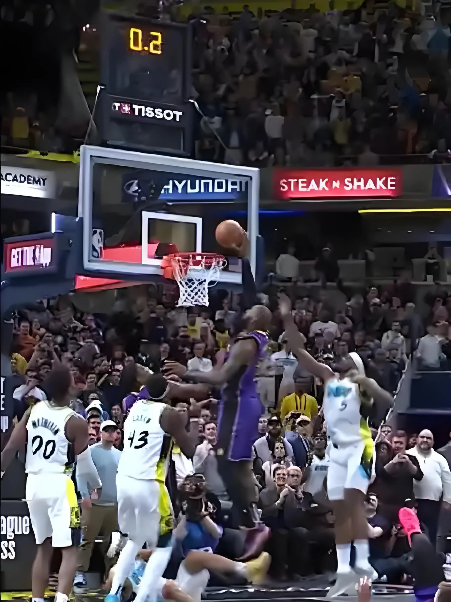 九游体育直播-骑士新秀隆多交出高效表现,帮助球队战胜奇才