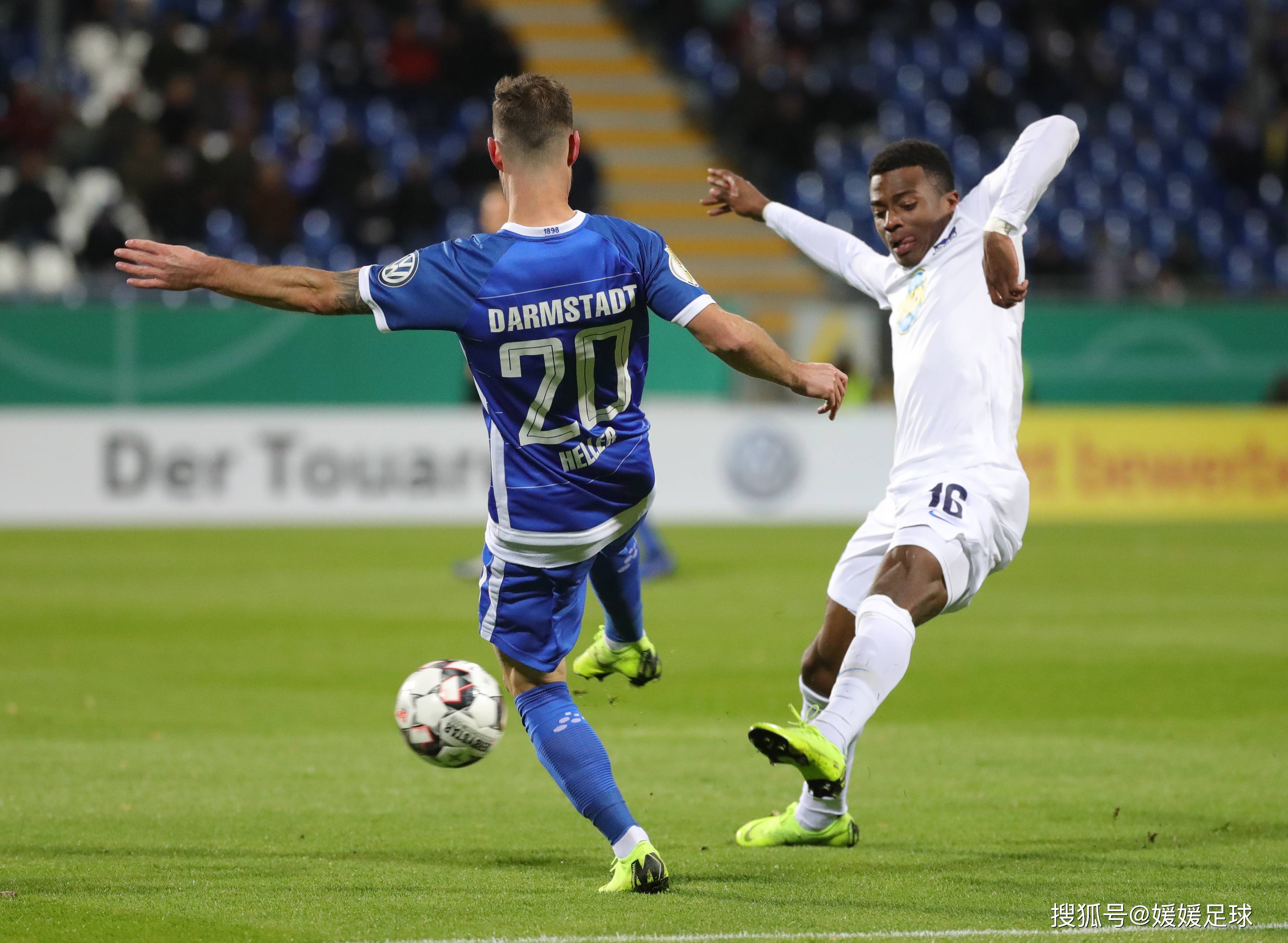 多特蒙德对阵法兰克福,双方实力悬殊 多特蒙德对阵法兰克福,双方实力悬殊