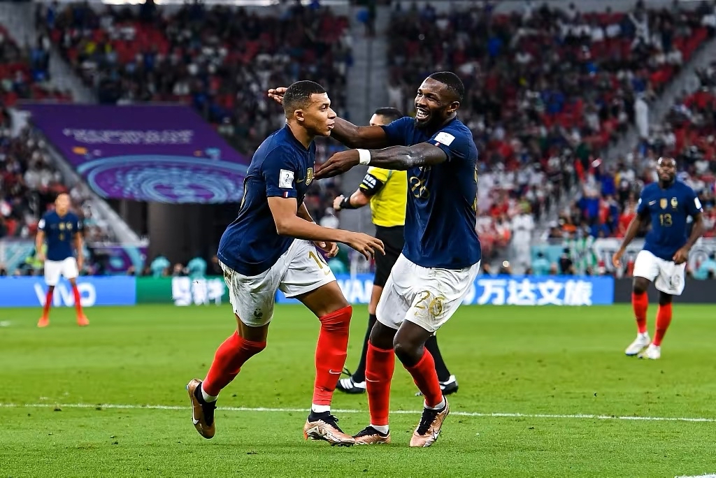 波兰篮球队发挥出色率先出线