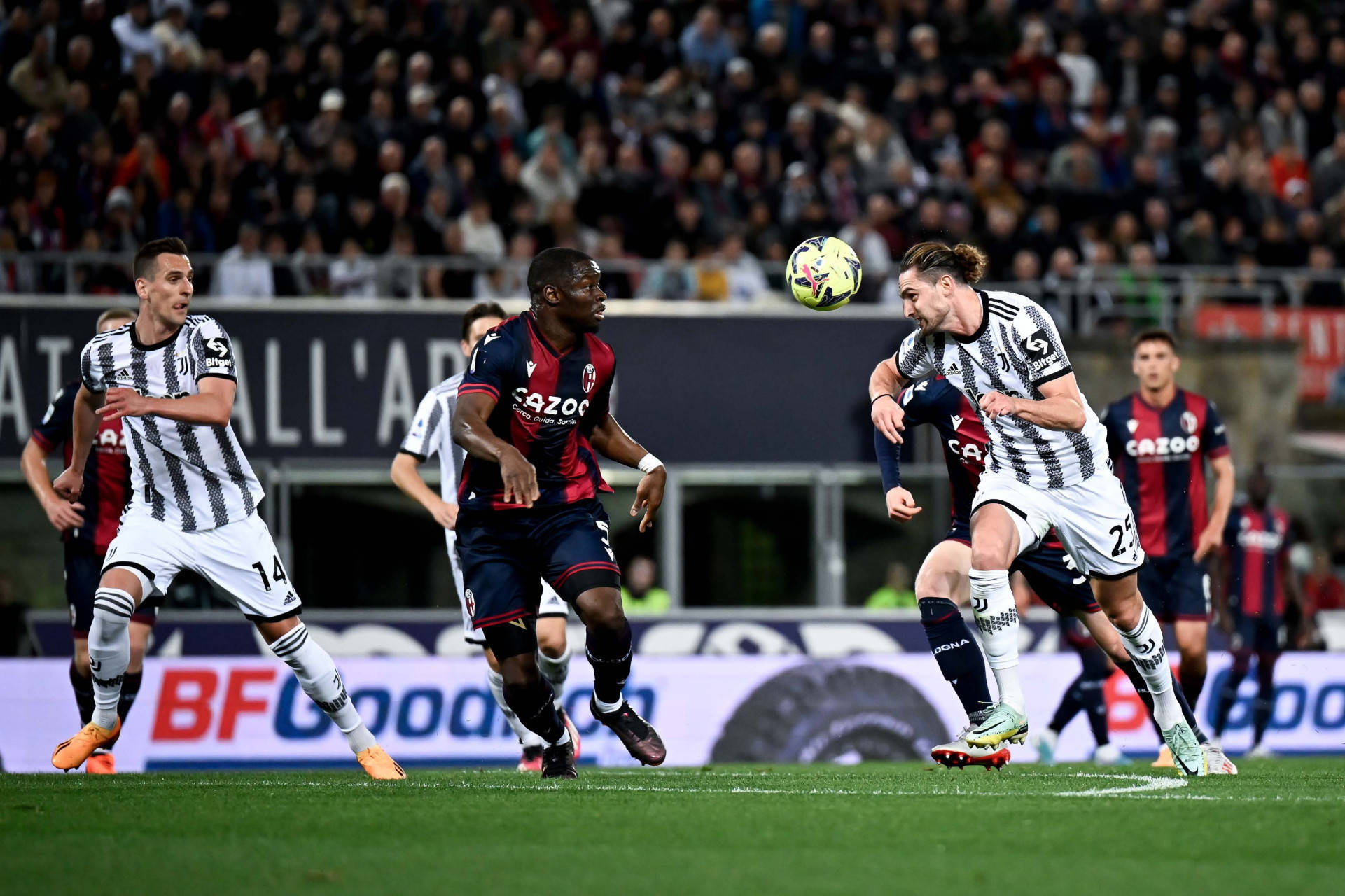 九游娱乐官方-意大利足球联赛中的高潮陆续上演!的简单介绍