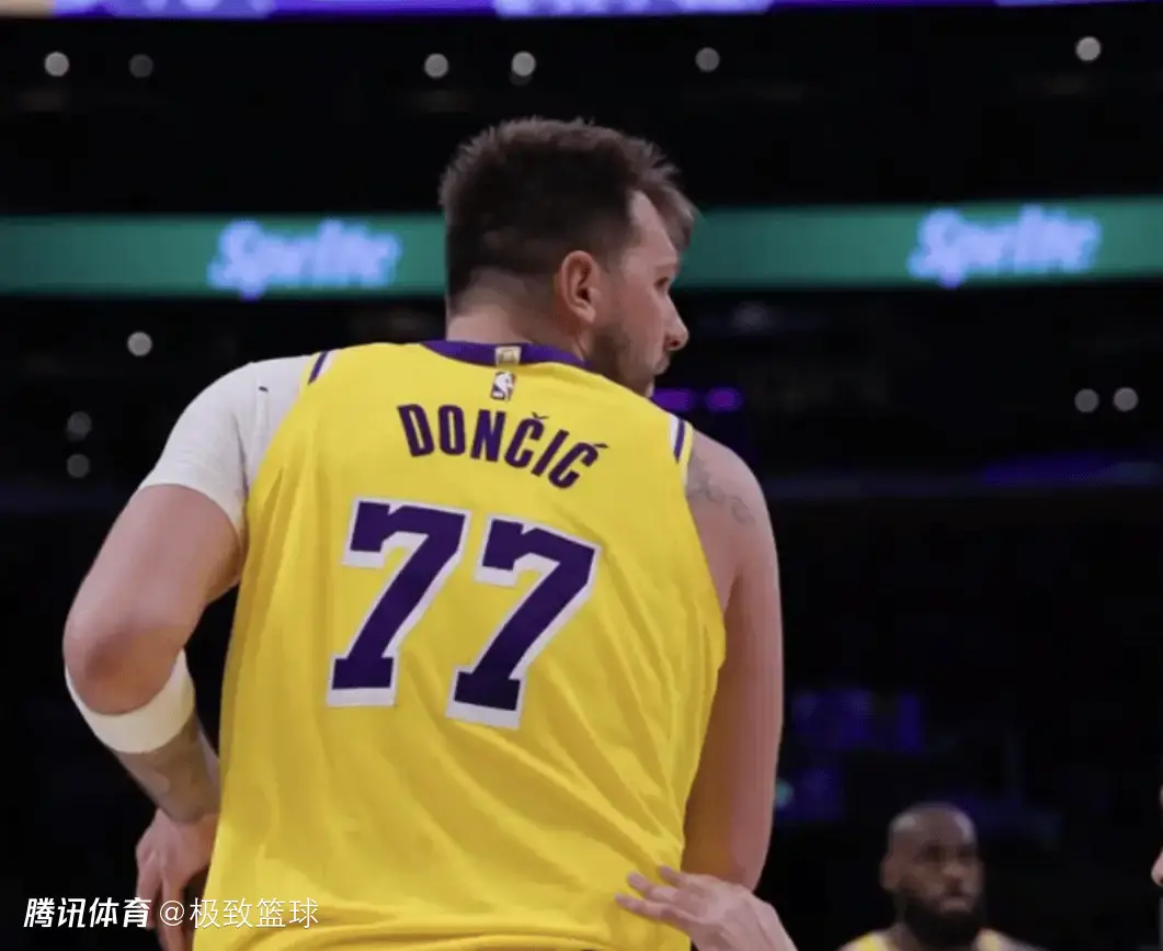 九游官网-沙尔克04主场不敌弗赖堡,遭遇两连败的简单介绍