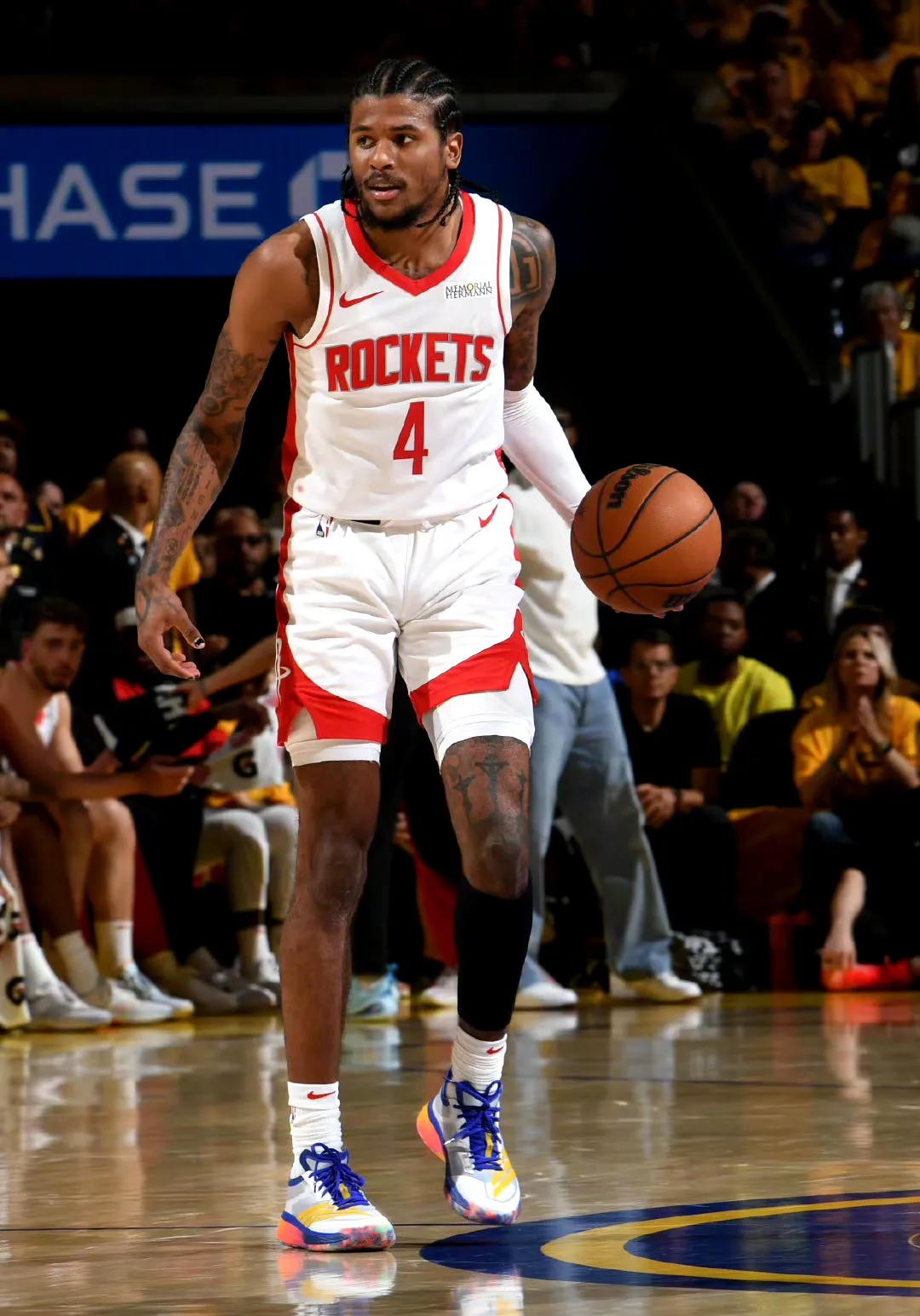 火箭大胜老鹰,保罗命中关键三分 火箭大胜老鹰,保罗命中关键三分