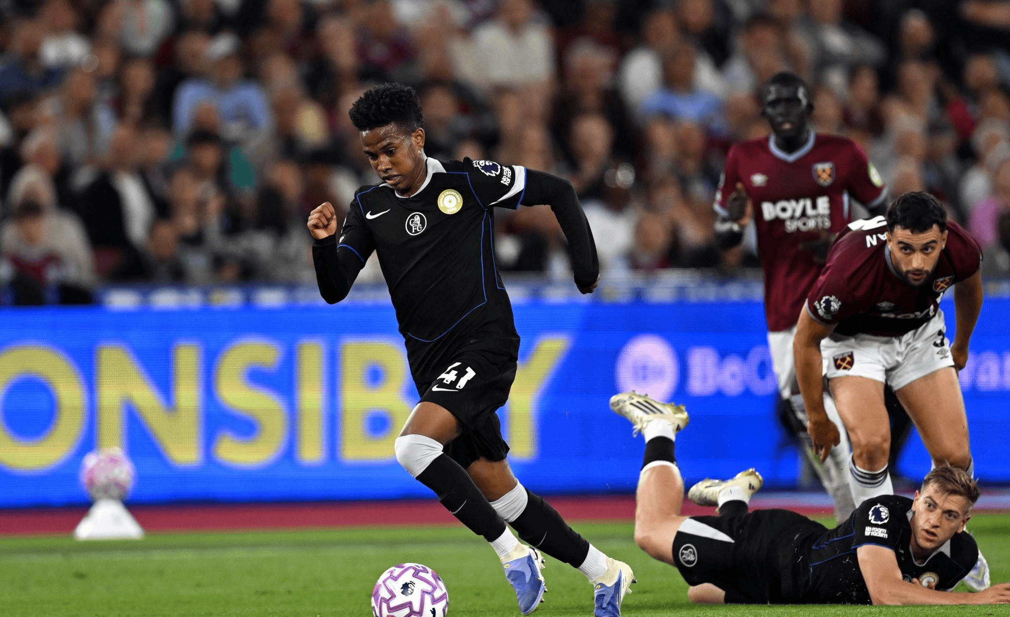 切尔西惨败西汉姆,争冠形势不容乐观 切尔西惨败西汉姆,争冠形势不容乐观