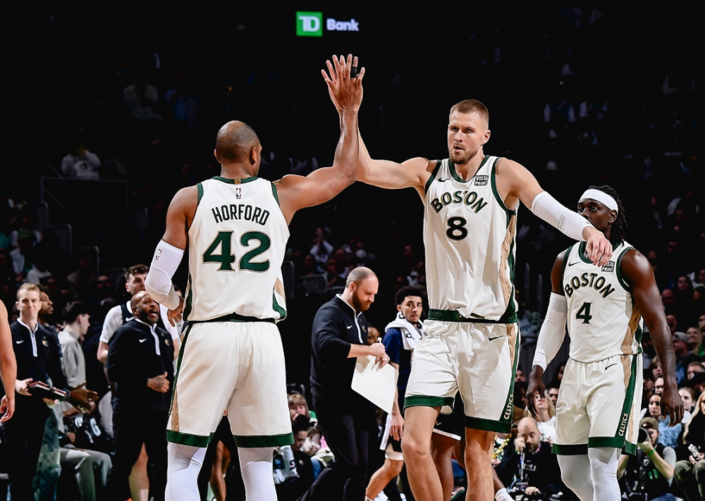 包含灰熊鏖战新疆队，塔图姆统治全场的词条